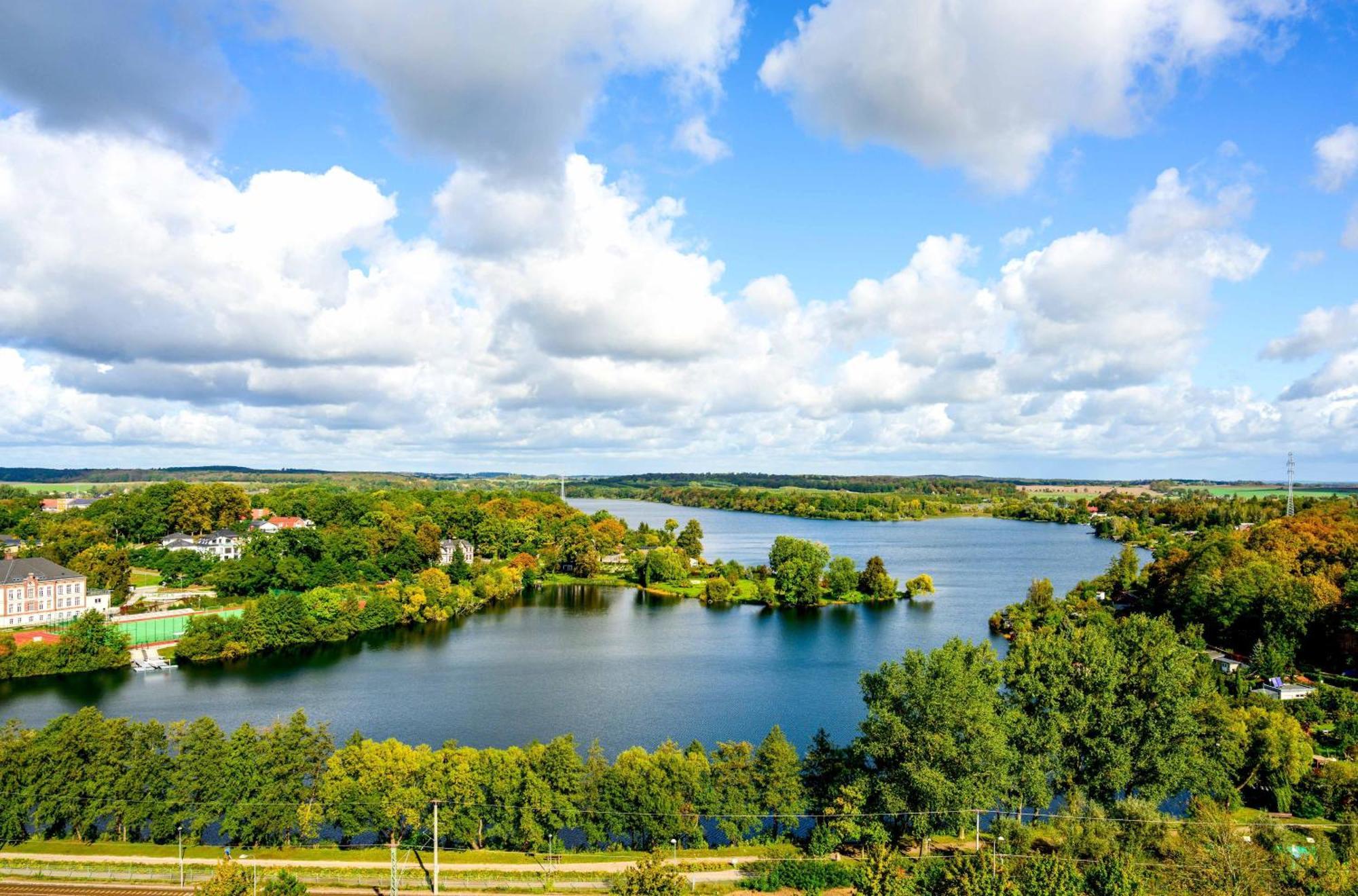 Ferienwohnungen Am Mueritzer Hafen Варен Экстерьер фото